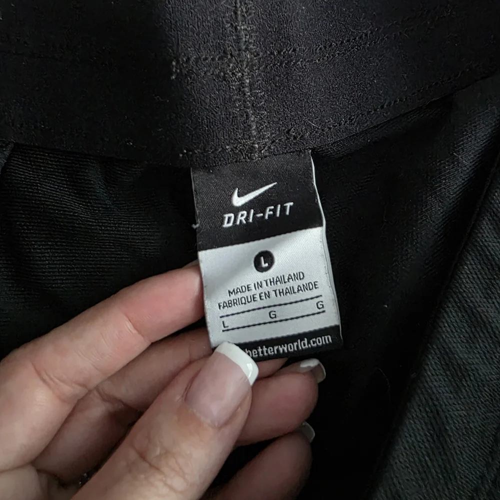 NIKE Black Shorts L